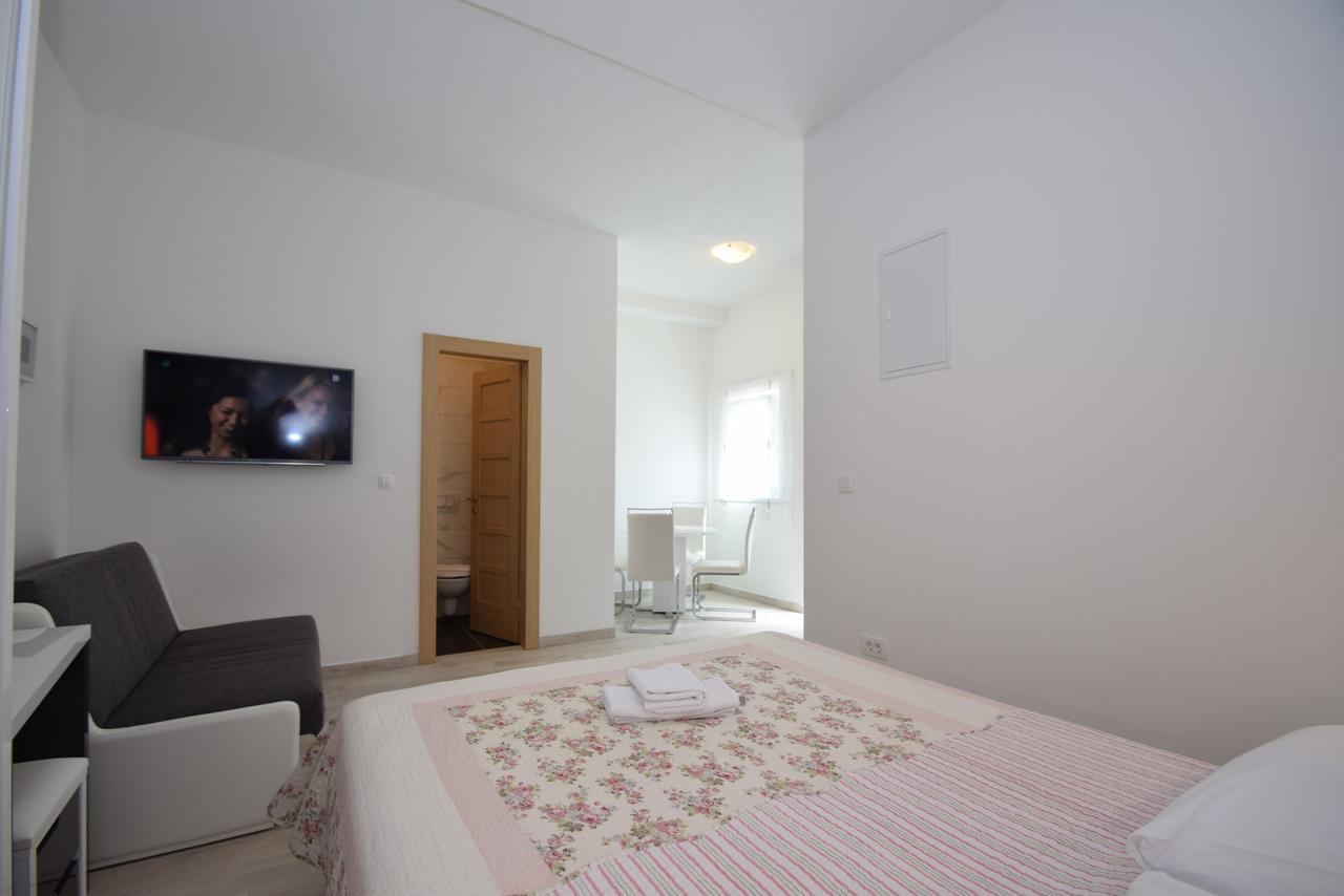 Apartment Anica Kuk Starigrad Paklenica Exterior photo